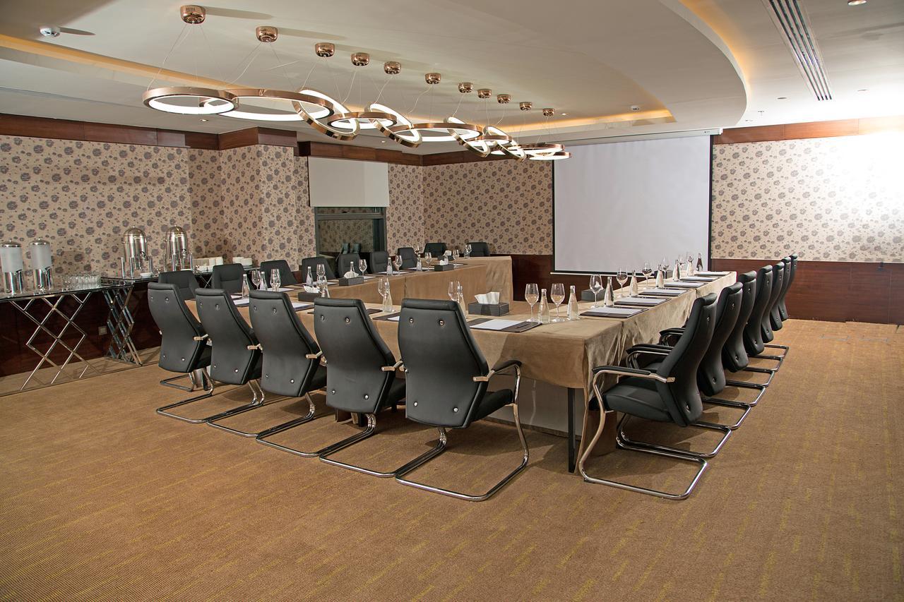 Hotel Warwick Al Khobar Esterno foto
